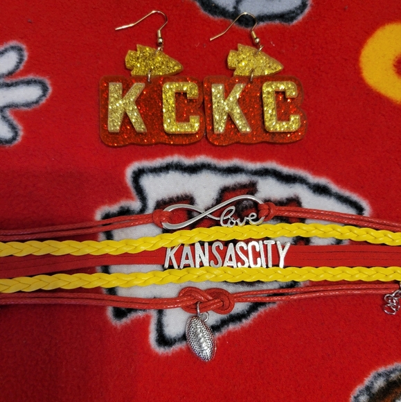 Taylor Swift x KC Chiefs Accessory Bundle - Picture 4 of 7